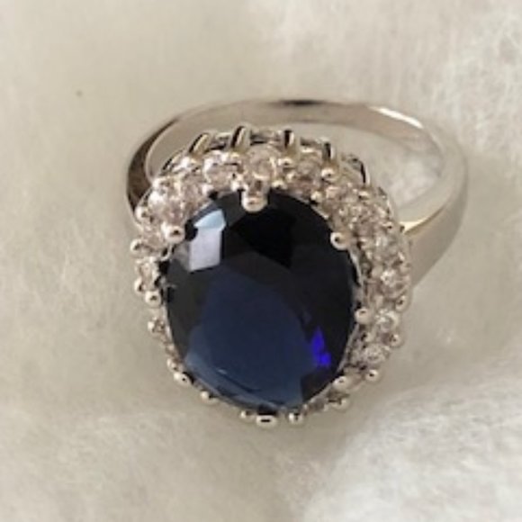 Blue Quartz & White Topaz Cocktail Ring - Picture 8 of 10